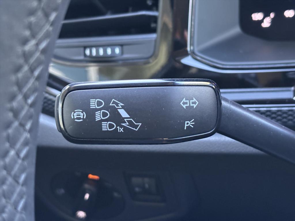 Volkswagen Polo 1.0 tsi 95pk life edition|navi| carplay|privacy glass| rijk