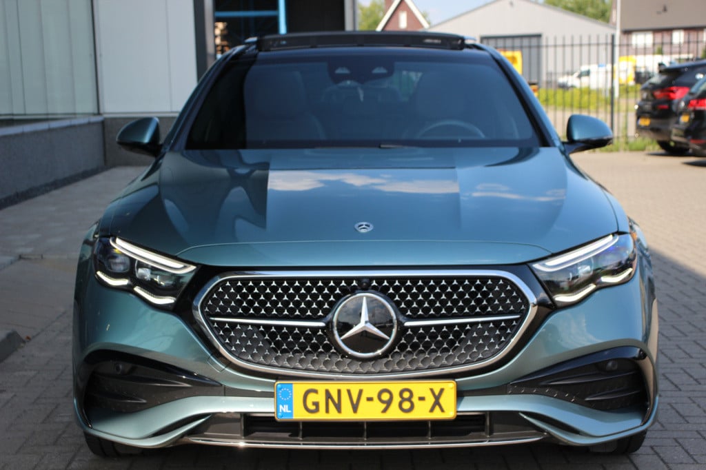 Mercedes-Benz E-Klasse 300 e amg line | superscreen | pano | burmester | 36