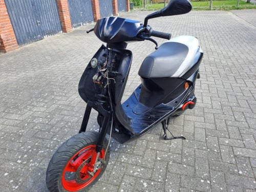 Te koop opknap scooter peugeot vivacity