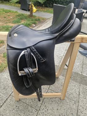 Dressuurzadel 17,5 inch KN