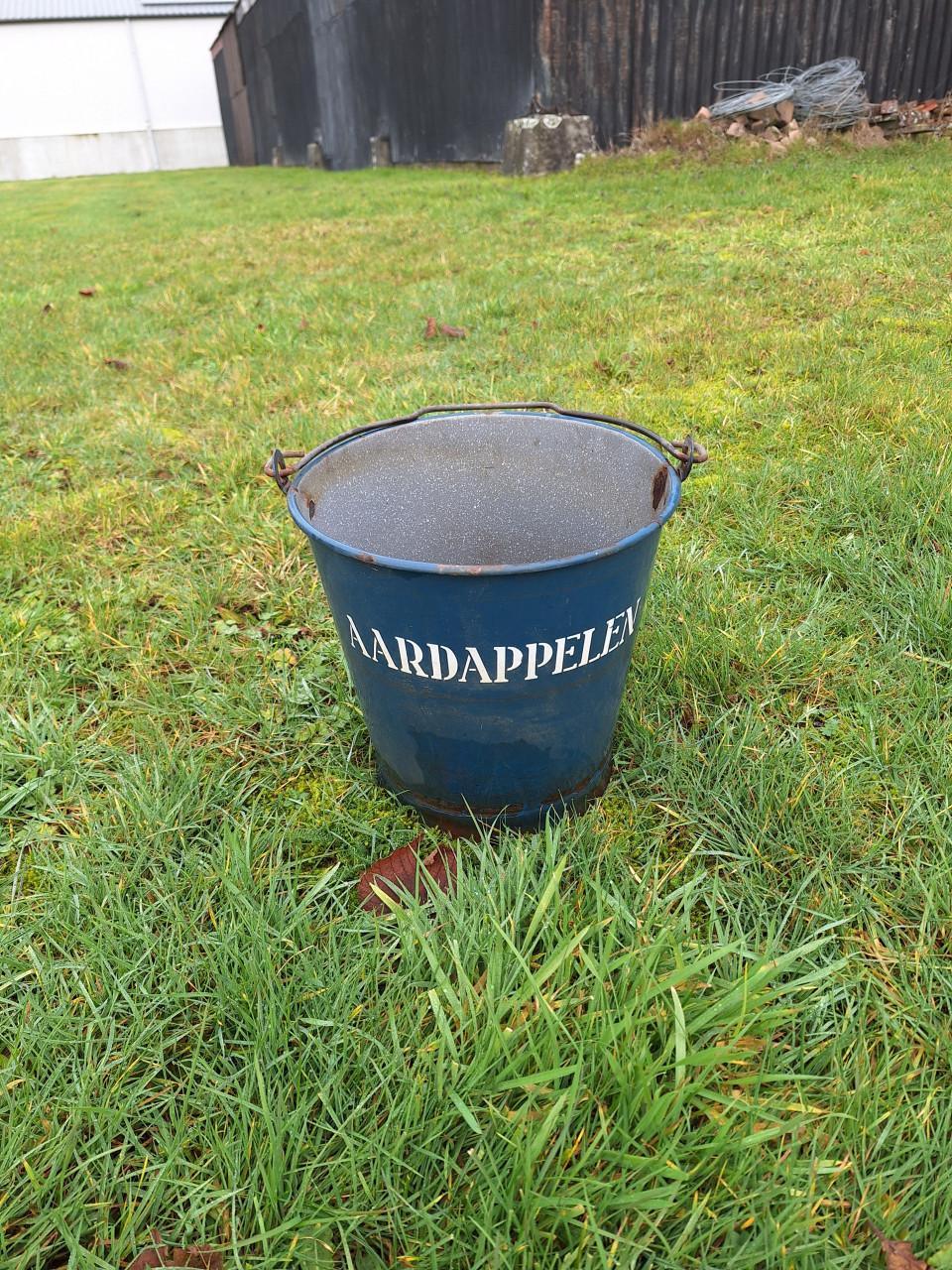 Zinken en email weckketels en emmers