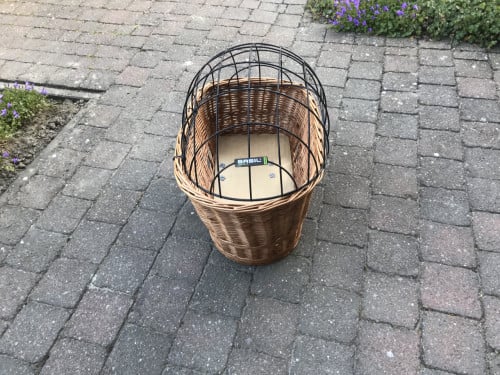 Te koop : Basil hondenmand voor achterop de fiets