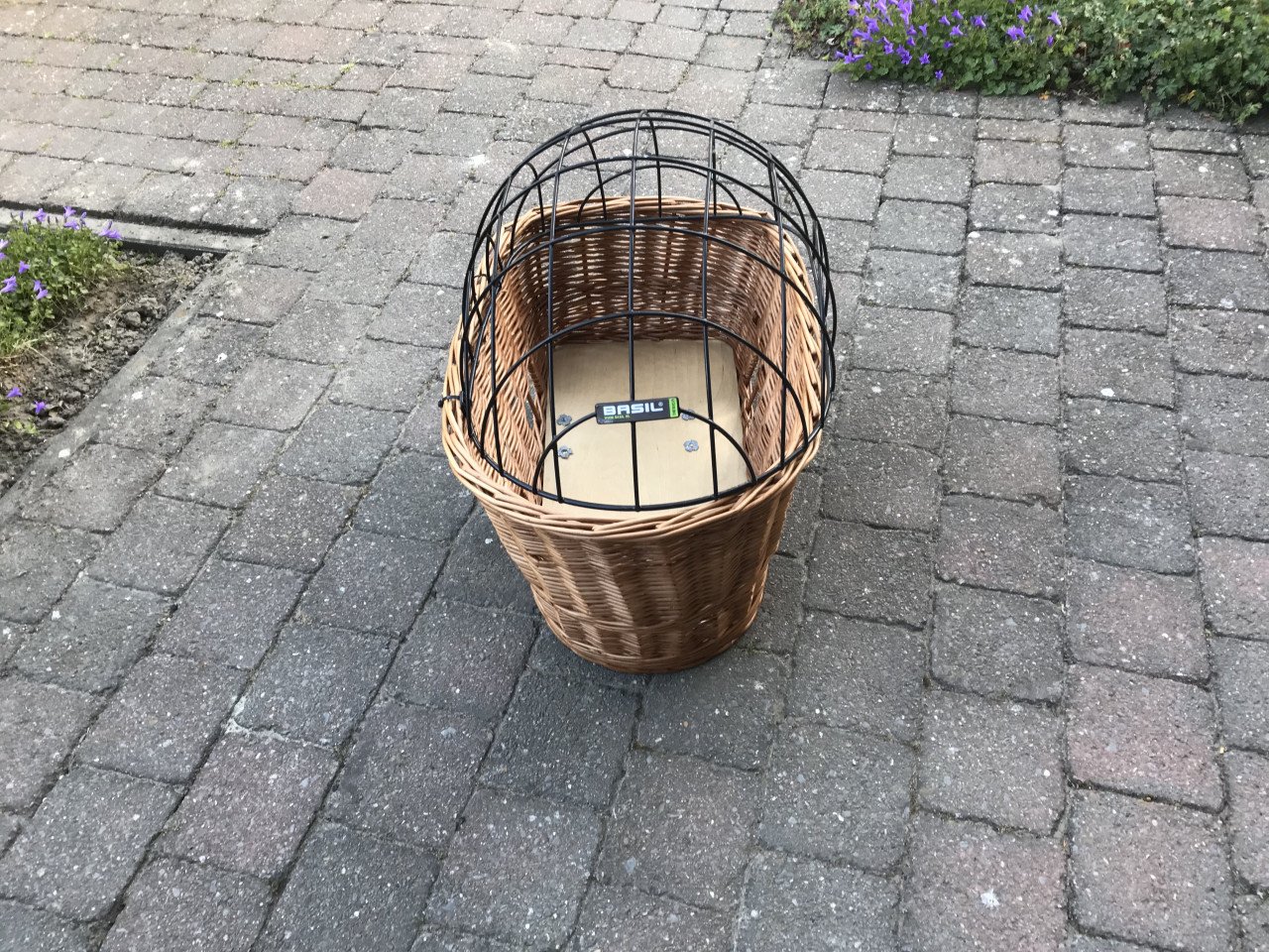 Te koop : Basil hondenmand voor achterop de fiets