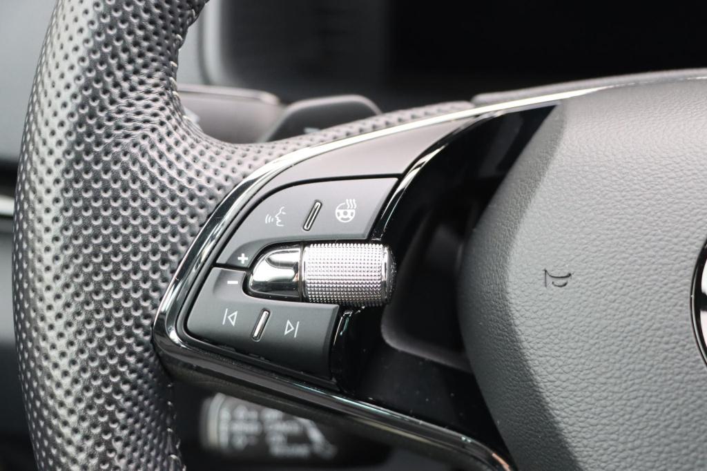 Skoda Karoq 1.5 tsi sportline 150pk dsg7 voor+achterbankverwarming | stuurv