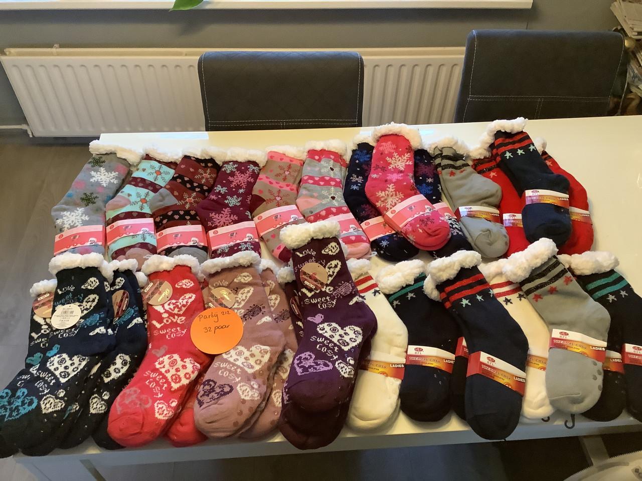 Partij super leuke fluffy huissokken. (Partij 212)