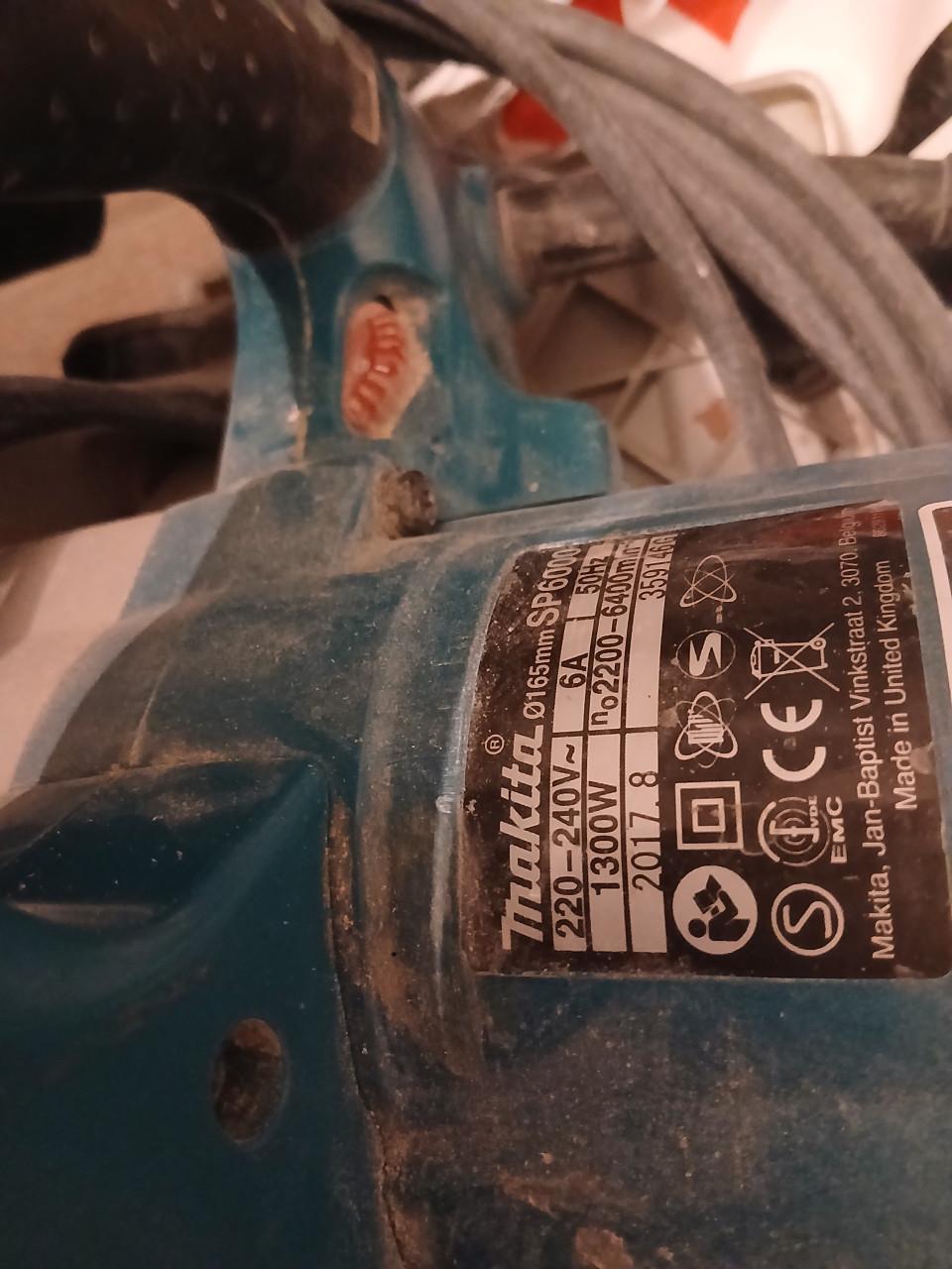 Makita SP6000 invalcirkelzaag met een vermogen van 1300W