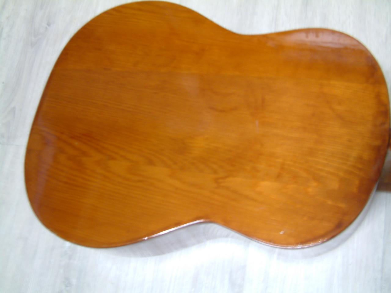 Gitaar  cedrhouten boven zijde  mooi klank