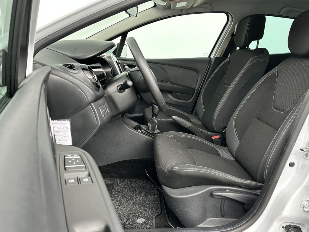 Renault Clio 0.9 tce zen | leuke eerste auto! | dealer onderhoud | navigati