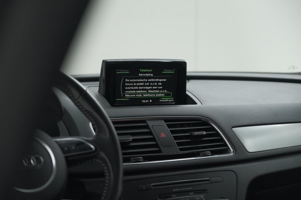 Audi Q3 1.4 tfsi cod sport s line edition | parkeersensoren | navigatie | c