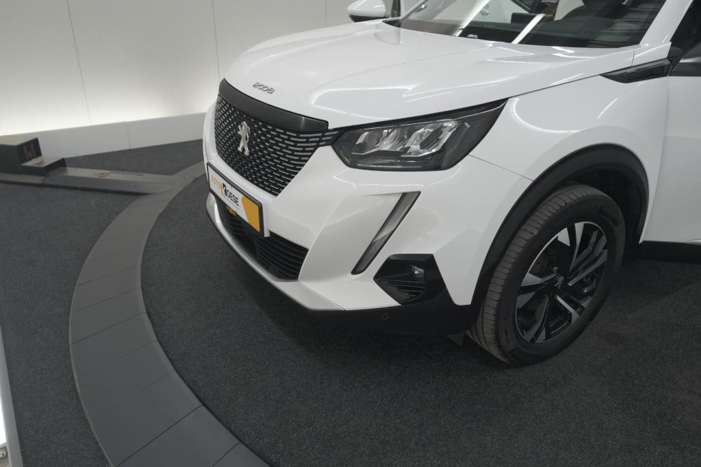 Peugeot 2008 puretech 130 allure | trekhaak | camera | navigatie | parkeers