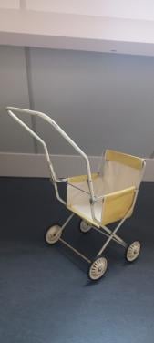 Vintage poppen wandelwagentje