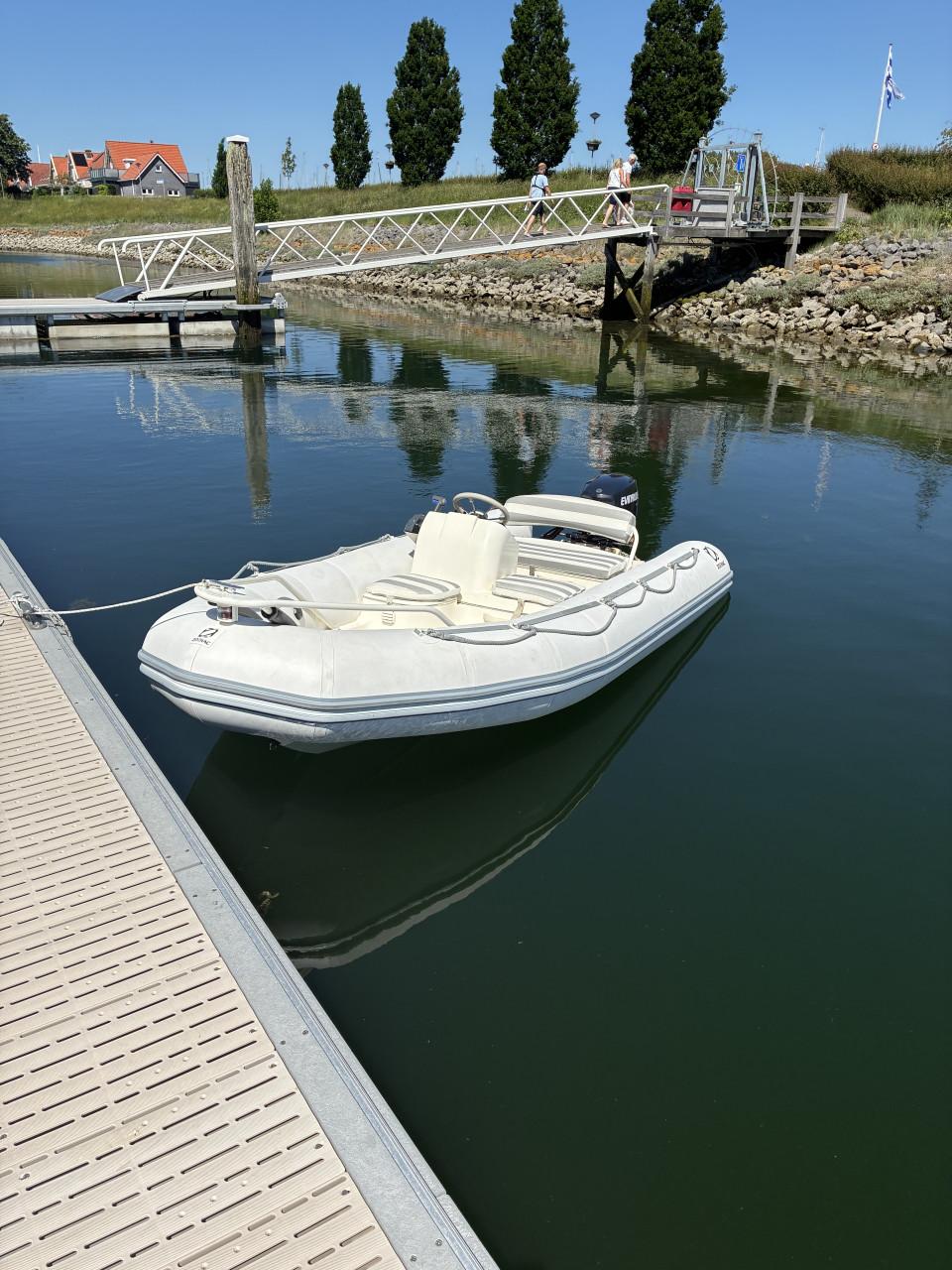 Zodiac yachtline 420 met 40 pk evinrude e-tec en riba trailer