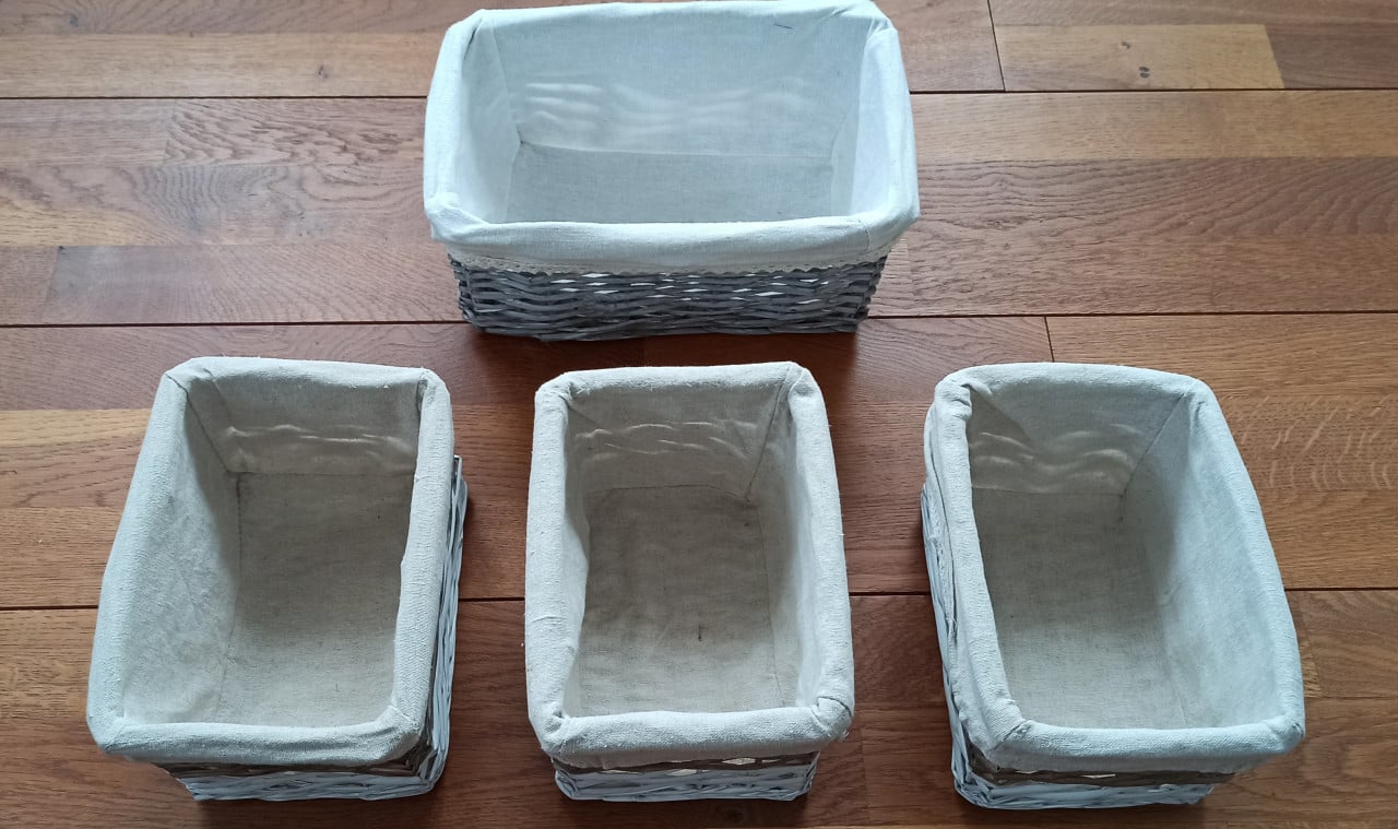 4 mandjes, zo goed als nieuw - 4=€2 !!