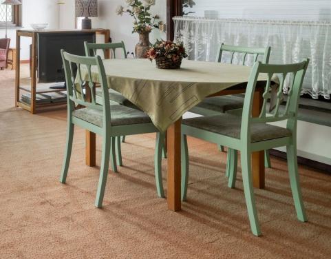 Tafel en stoelen