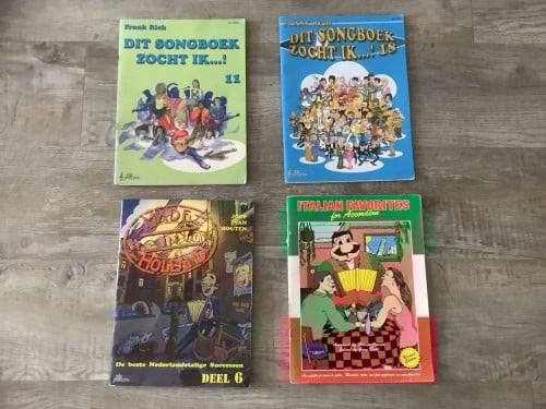 4x Bladmuziek: o.a. Dit Songboek zocht ik nr. 11 + 18,  Made in Holl 6 etc.