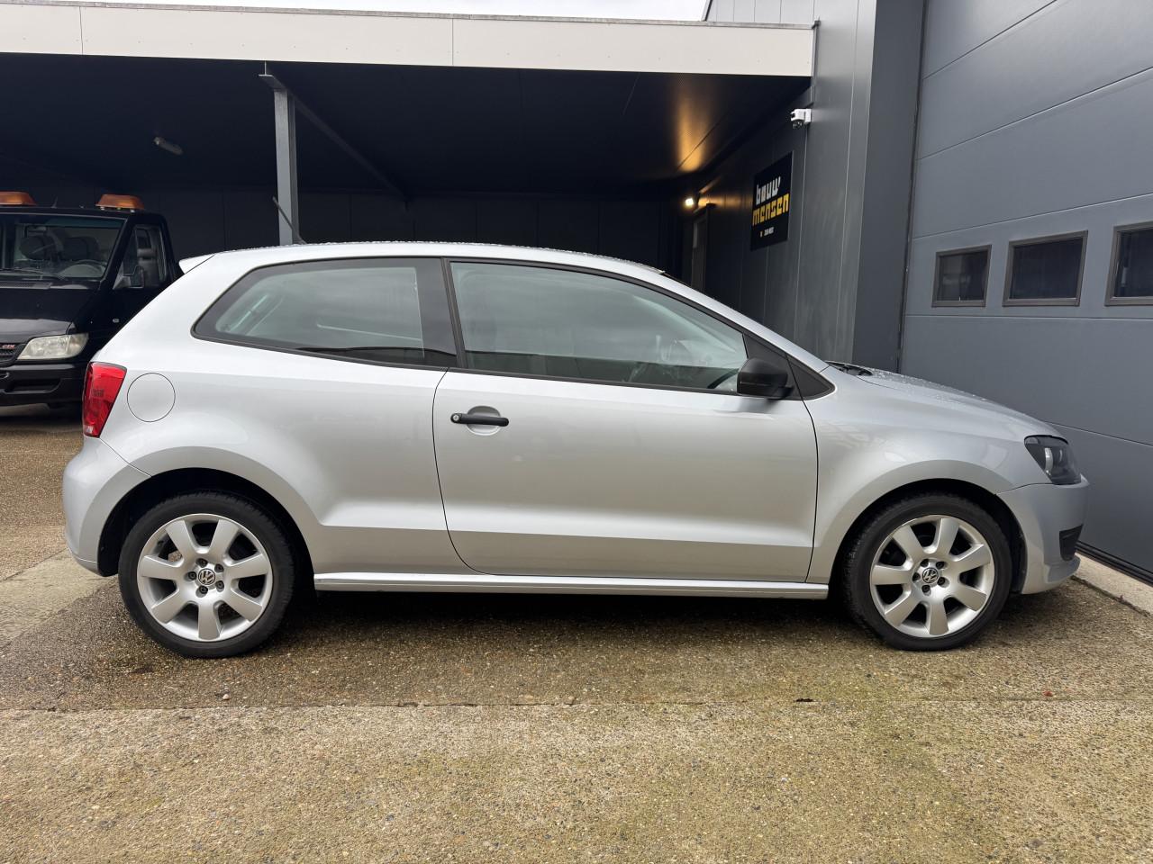Volkswagen Polo 1.2 Easyline 44KW 2010 Grijs Airco Apk Navi
