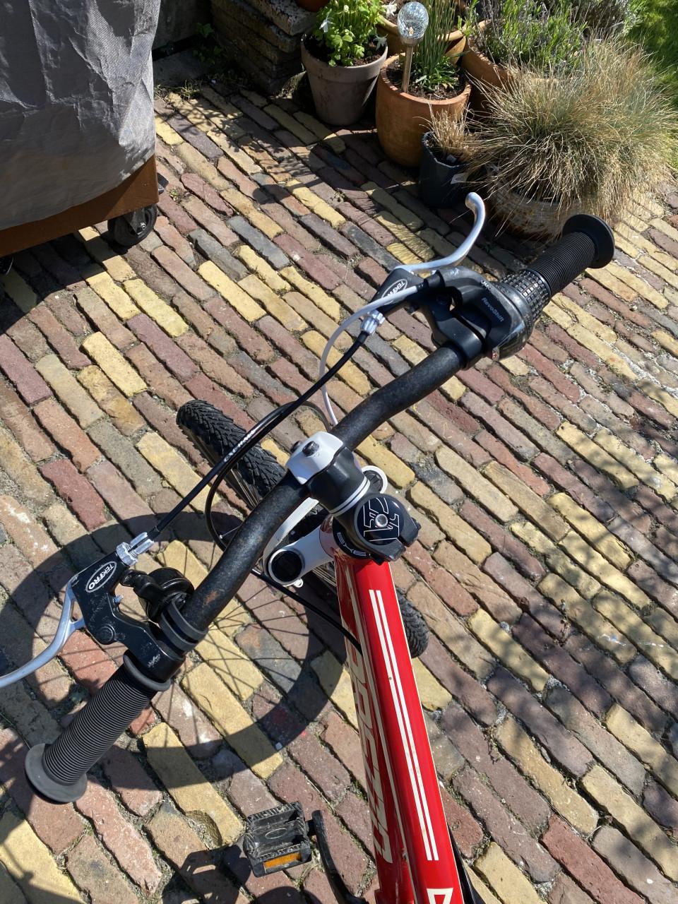 Moutainbike AREZZO RX-8 Kinderfiets Rood - 20 inch