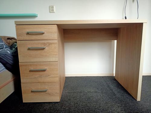 Zo goed als nieuw bureau