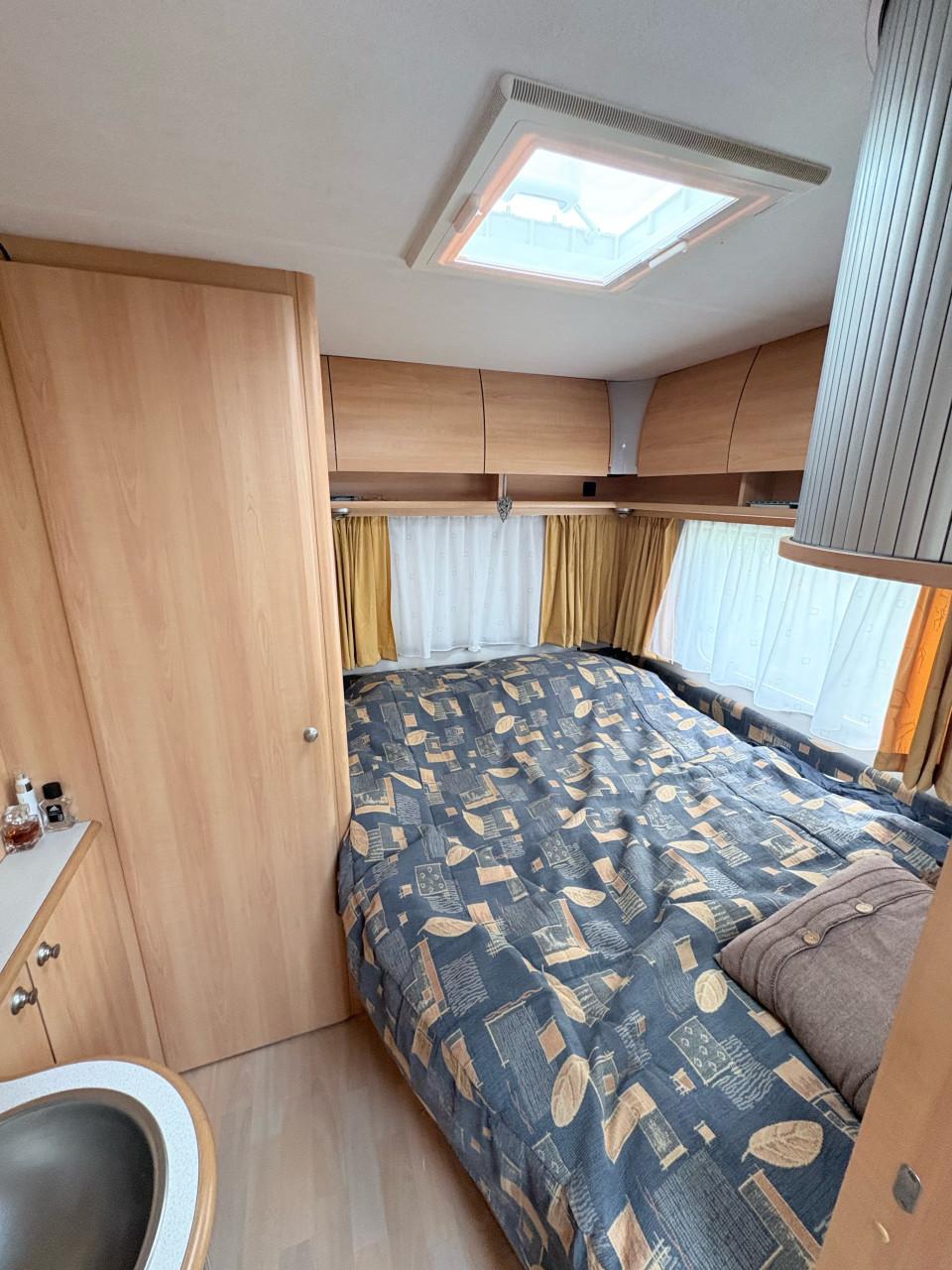 Home-car Racer 45 Spirit. 4 pers caravan met voortent&luifel