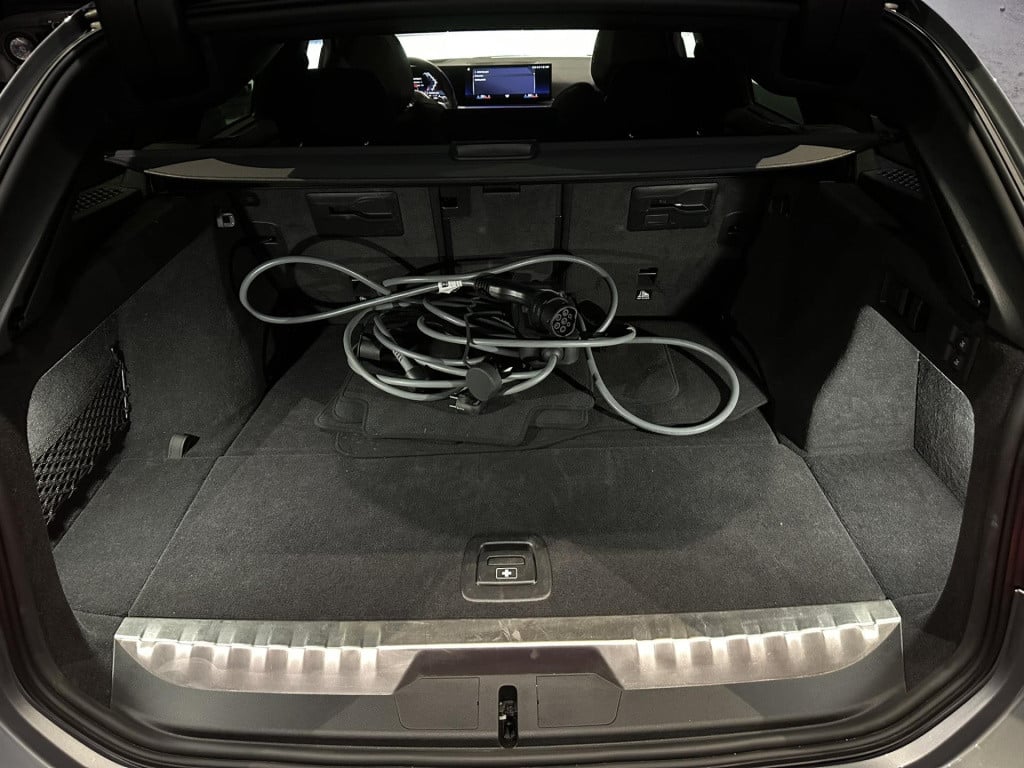 BMW 3-serie touring 330e xdrive *pano*360camera*sportstoelen*laser*