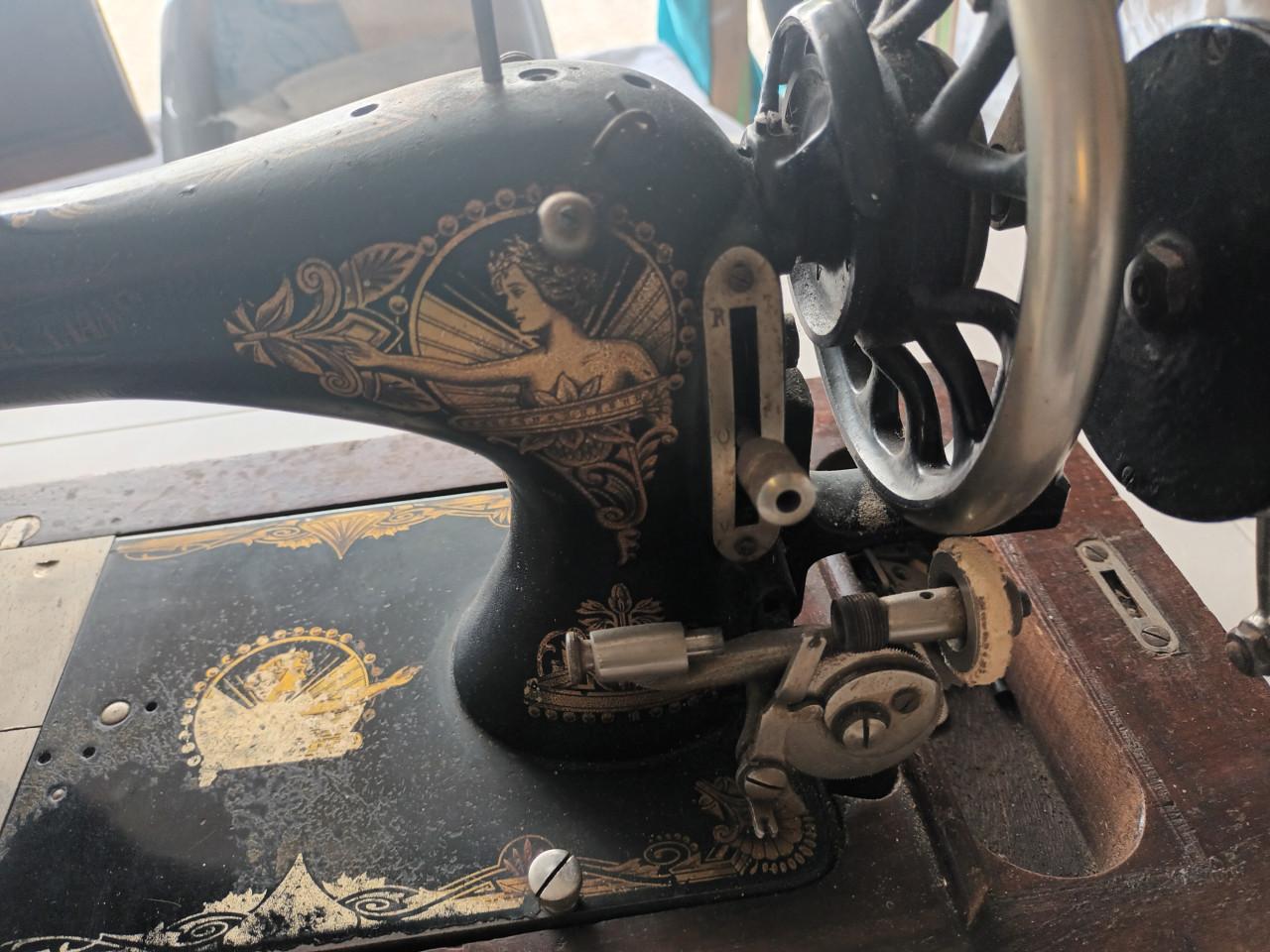 Antiek naaimachine