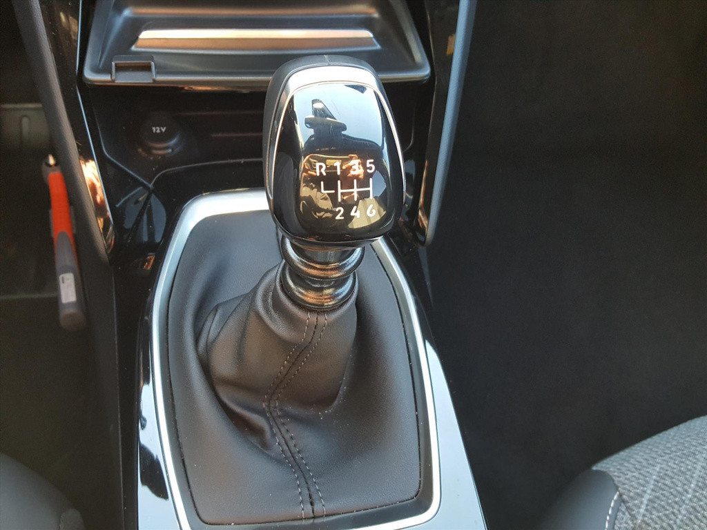 Peugeot 2008 allure 1.2 puretech 100pk navigatie | achteruitrijcamera | app