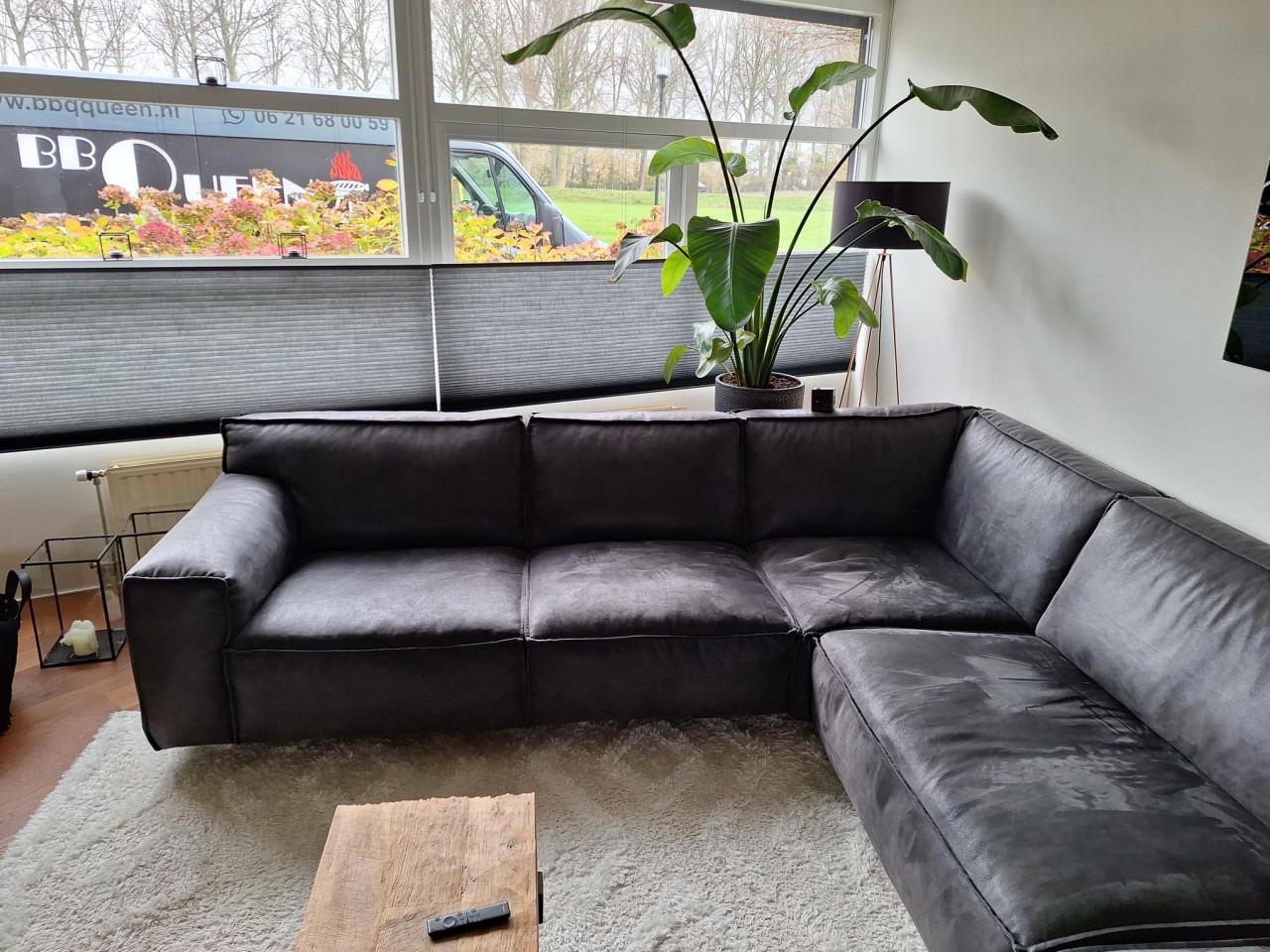 Grote antraciet lederen hoekbank in zeer goede staat