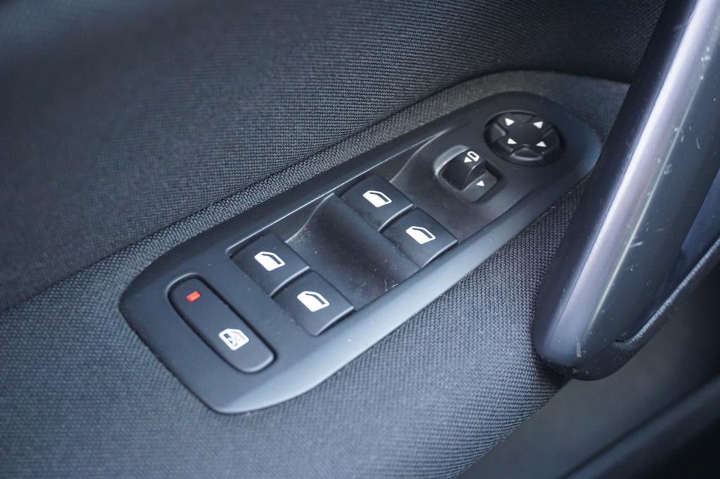 Peugeot 308 sw 1.2 e-thp blue lease executive climate / navi / cruise / pan