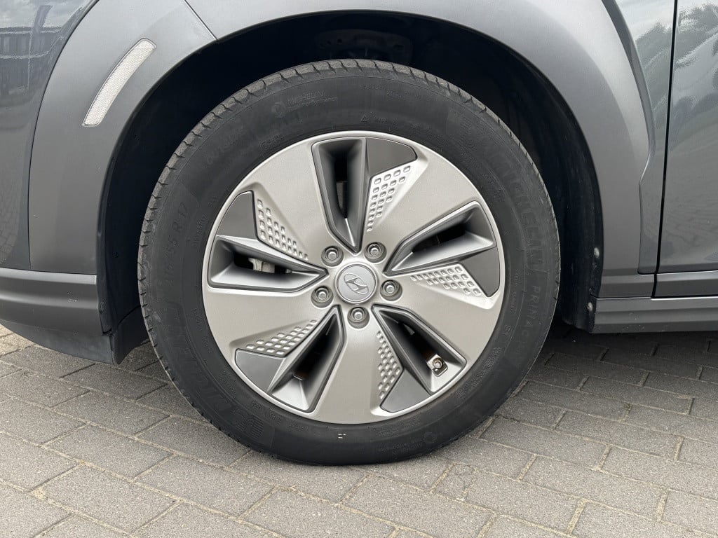 Hyundai Kona ev comf smart 39 kwh | 1e eigenaar | dealer onderhouden! |