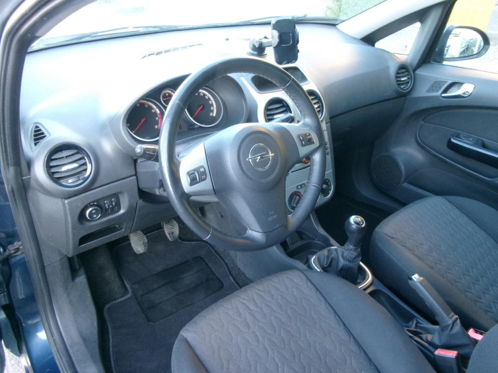 Opel Corsa 1.2-16v airco, cruise-control, trekhaak 5-drs