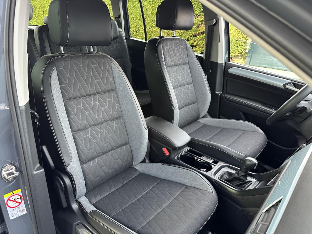 Volkswagen Touran 1.5 tsi 150pk dsg goal 7-persoons | trekhaak | dode hoek 