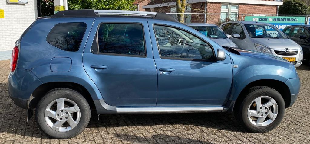 Dacia Duster 1.6 16v 4x2 lauréate | vol jaar apk | airco | trekhaak | 3 maa