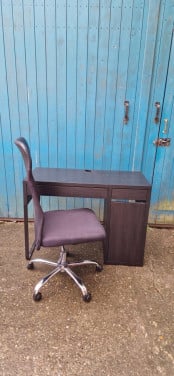 Bureau met bureaustoel