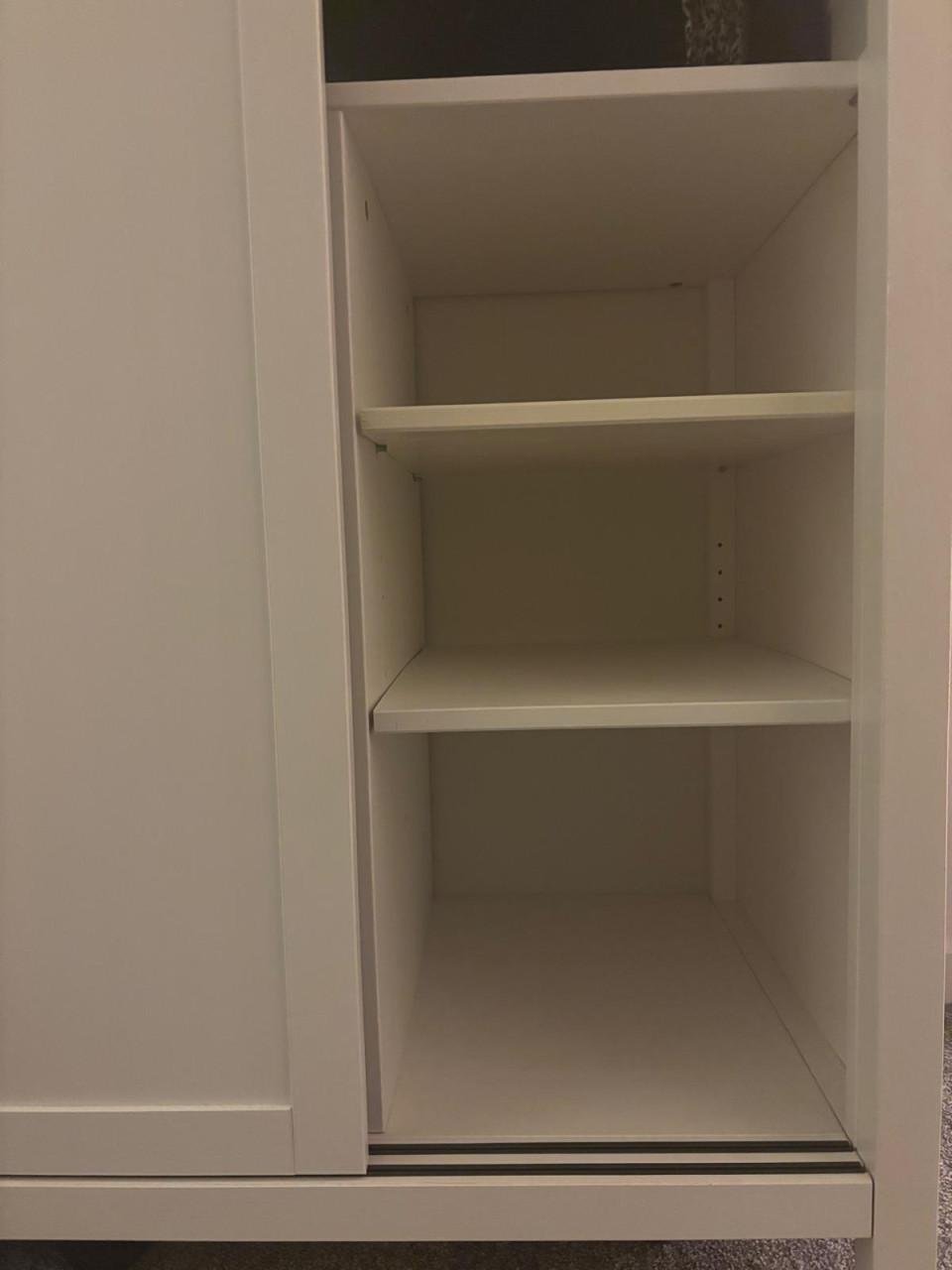 Te koop: IKEA Hemnes kledingkast met schuifdeuren