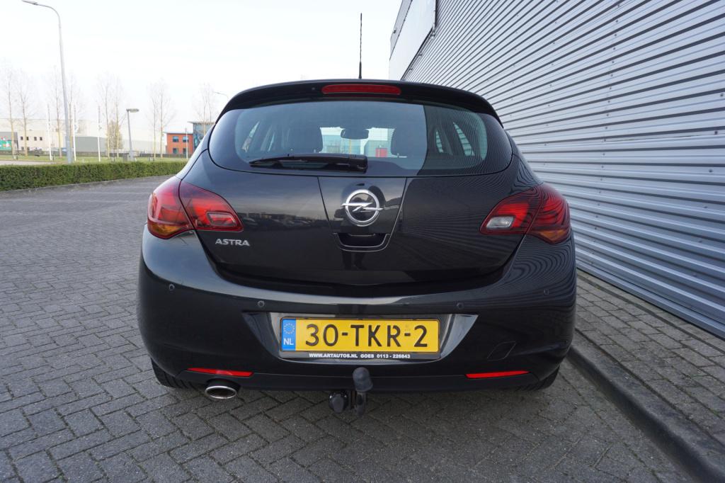 Opel Astra 1.4 turbo cosmo airco / cruise / parkeers. / elektr. ramen / tre