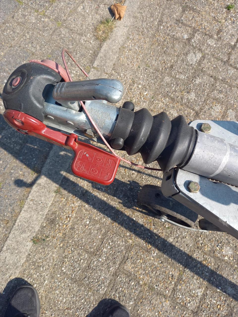 Caravan chassis alko met kenteken.ideaal voor boottrailer te maken. 600 eur