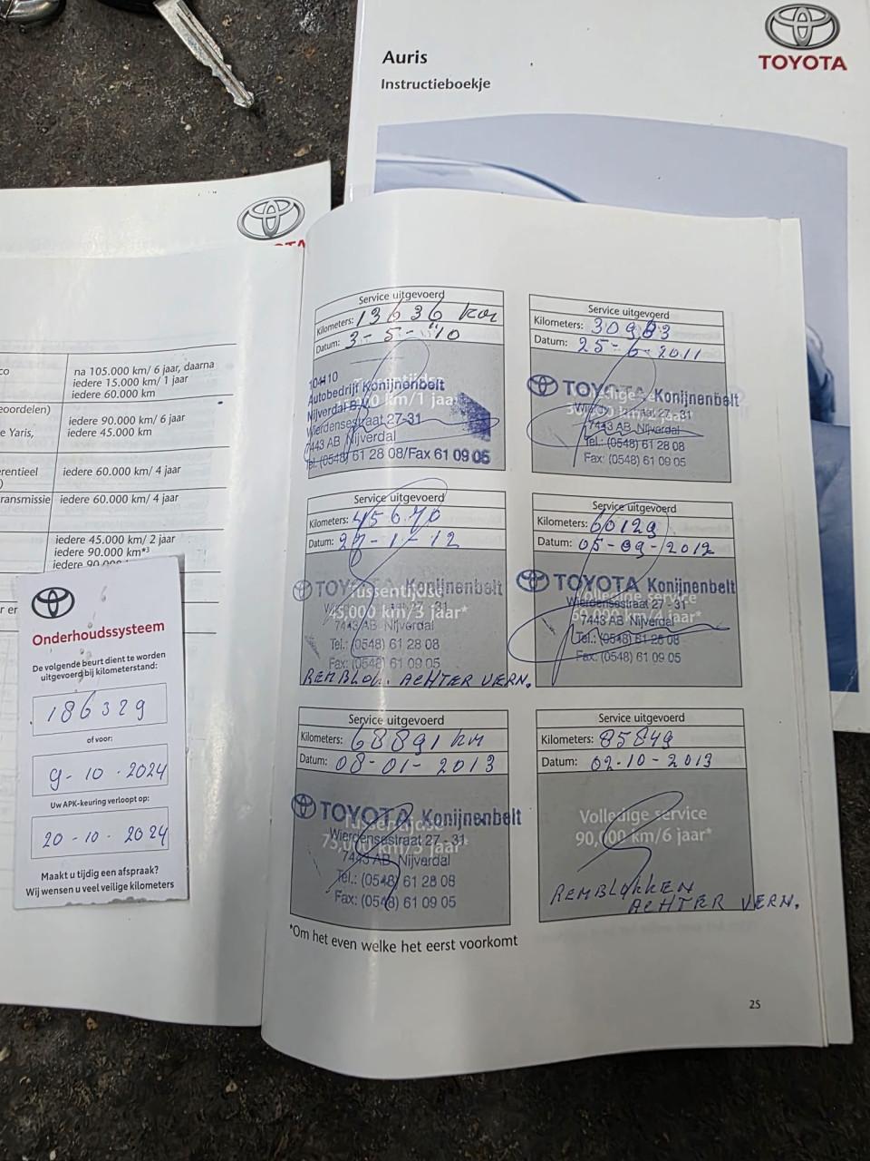 TE KOOP TOYOTA AURIS 1.6 16V SOL MET TREKHAAK