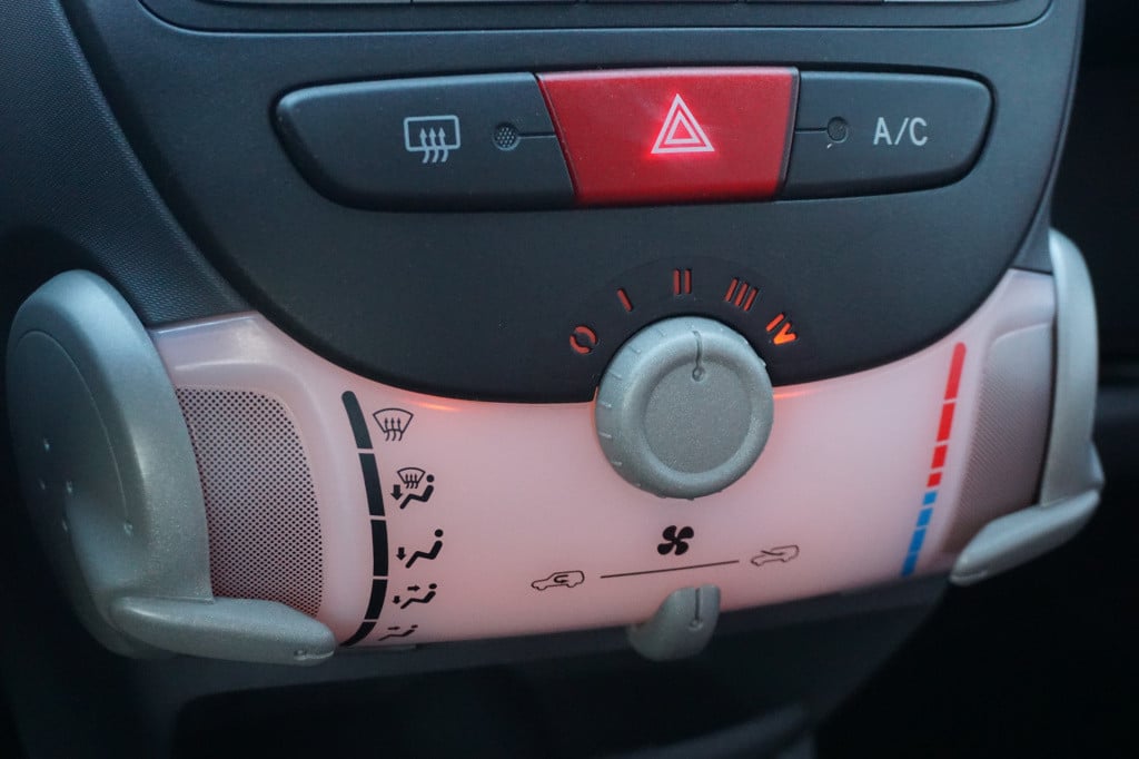 Peugeot 107 1.0-12v xs urban move airco / elektr. ramen / lm velgen / nap -