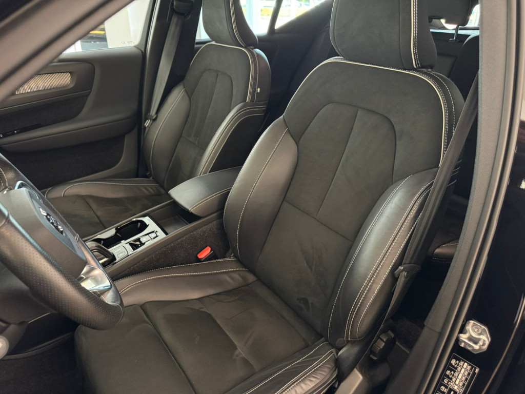 Volvo XC40 1.5 t4 recharge r-design black edition