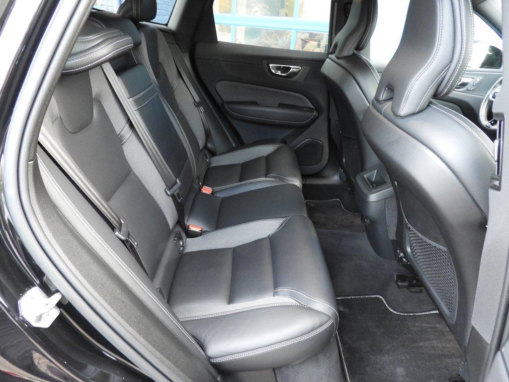 Volvo XC60 2.0 b4 inscription r-design