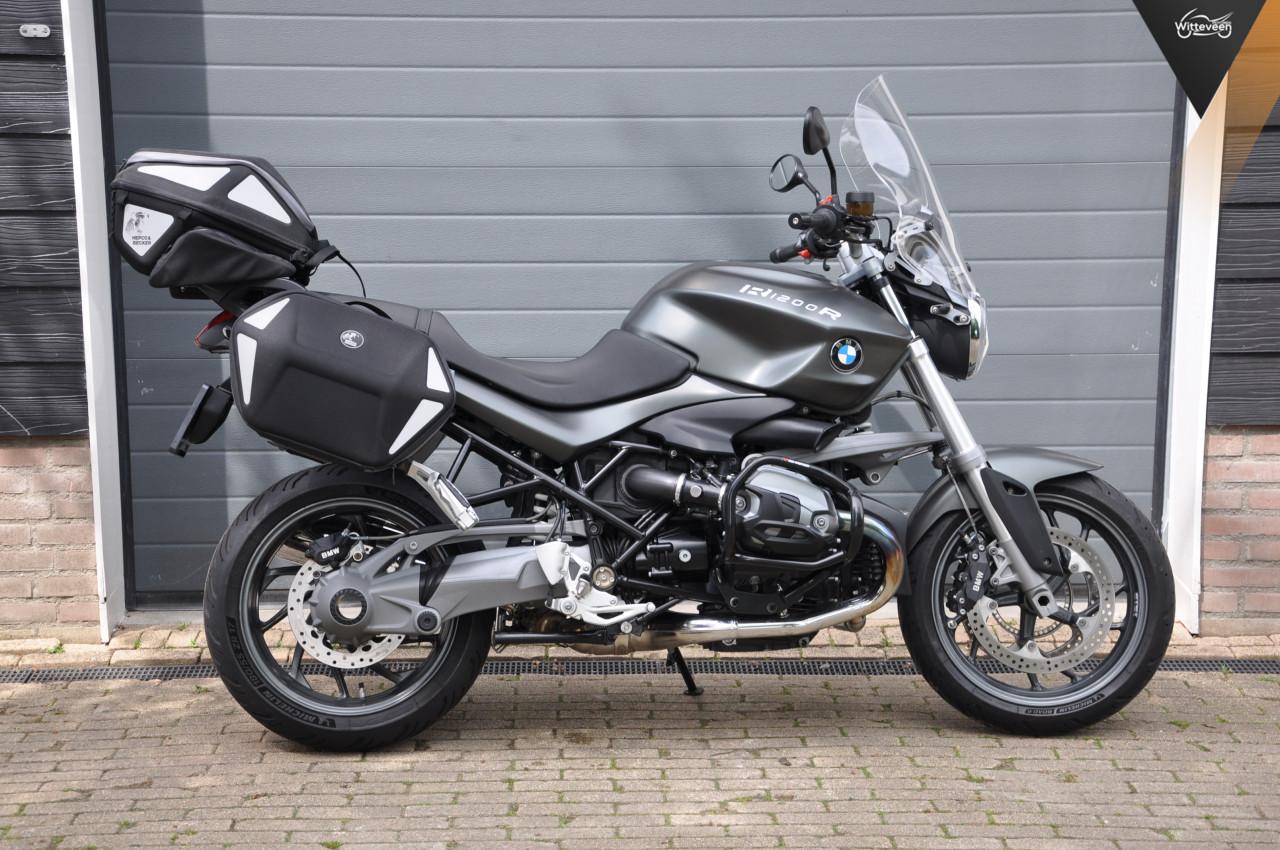 BMW R1200R 2012 met 33200 kilometers!