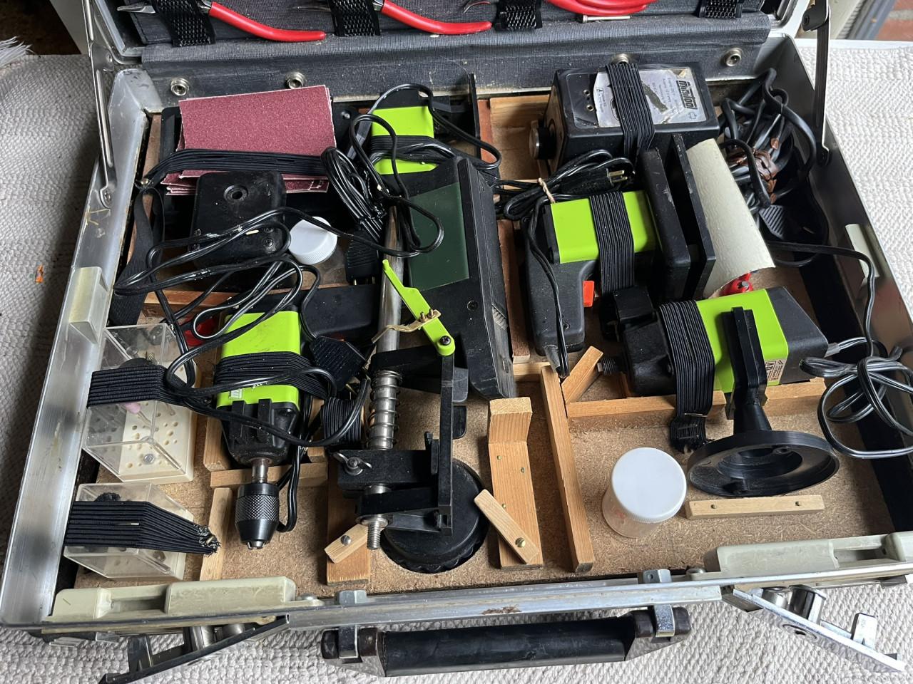 Gereedschapkoffer DELSEY met 12V apparatuur