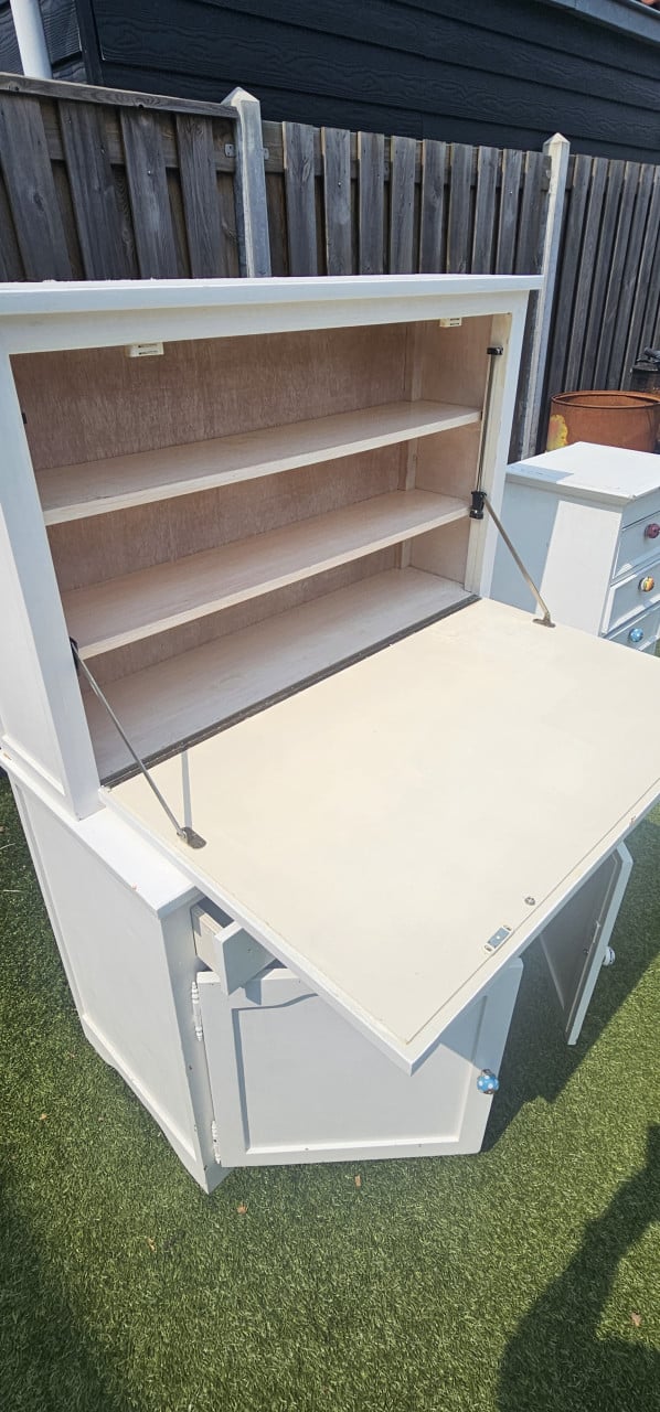 Commode met twee bijpassende kasten