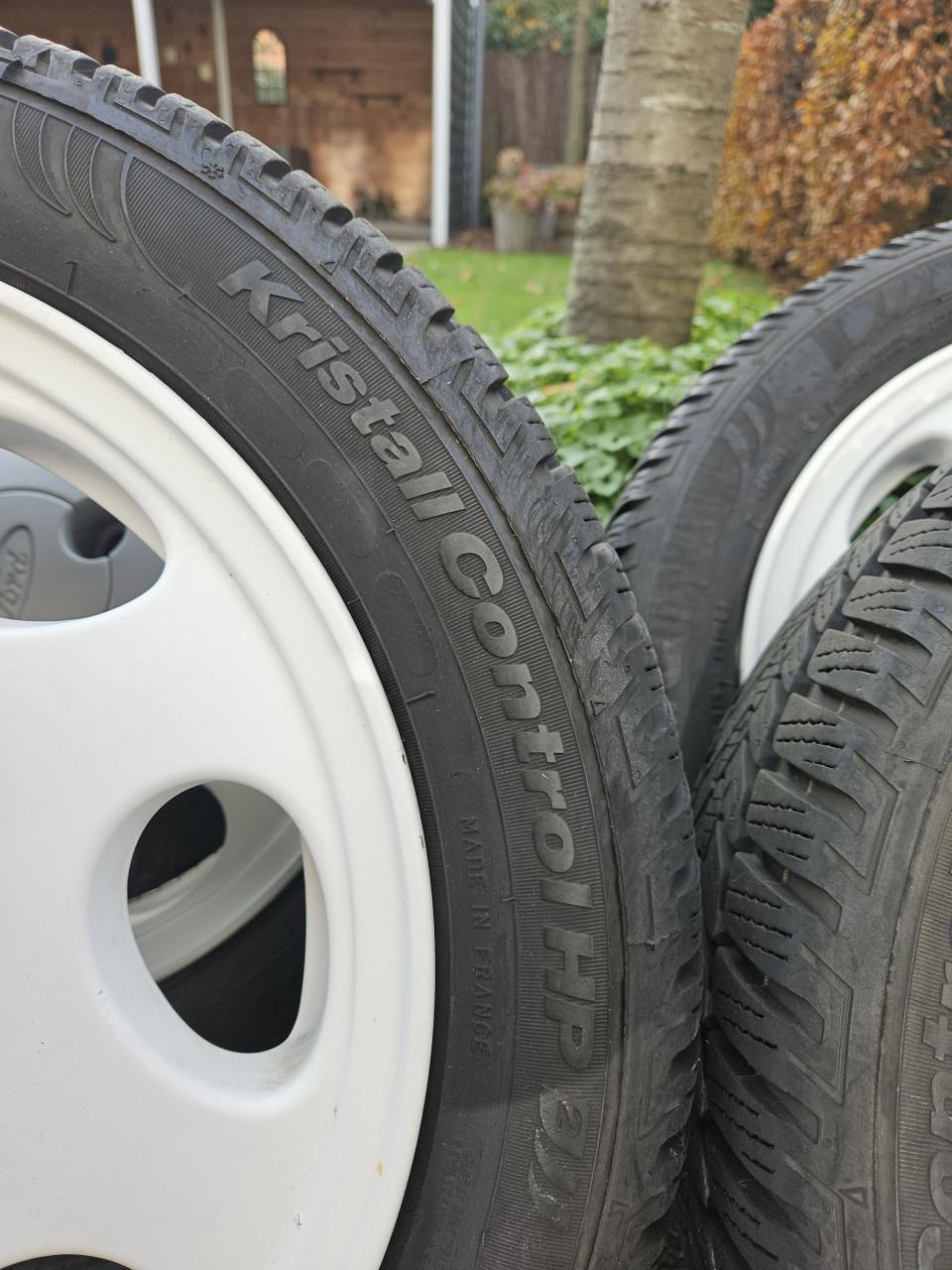 Winterbanden 195/50/r15 op velg