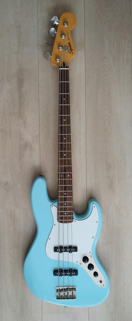 Squier Classic Vibe Jazz Bass Daphne Blue met extra's ZGAN!