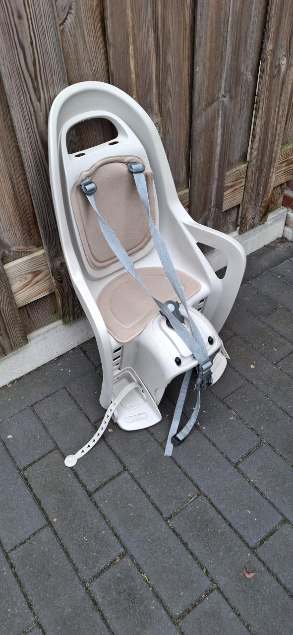 Twee fietsstoeltjes in prima staat