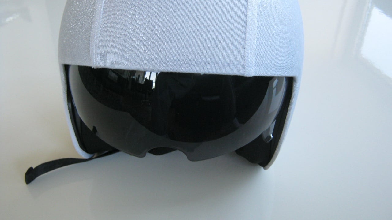 NIEUW HELM MET INGEBOUWT VISIER VOOR 30 EURO