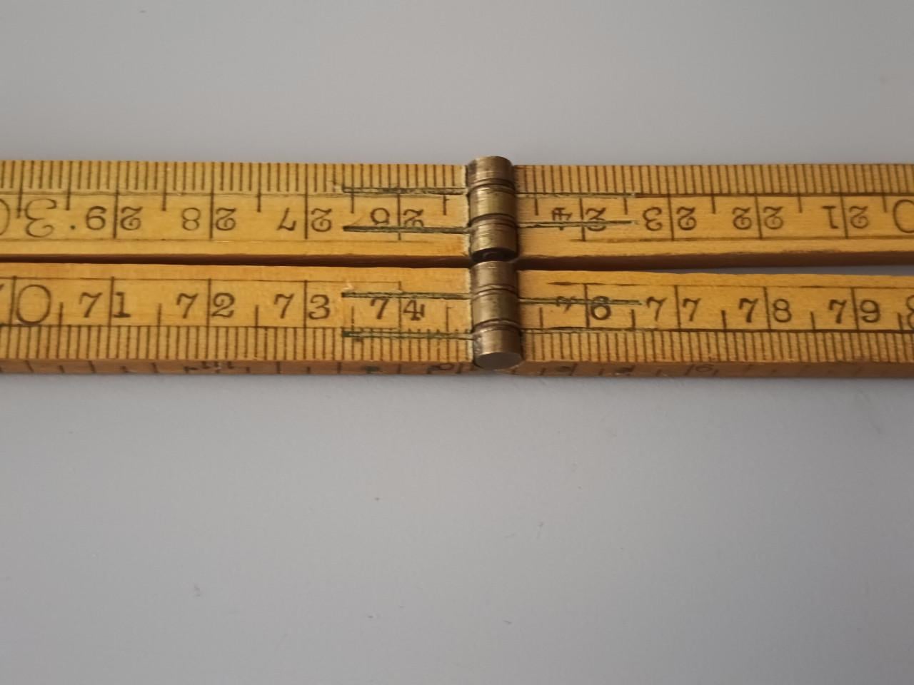 Oude houten duimstok