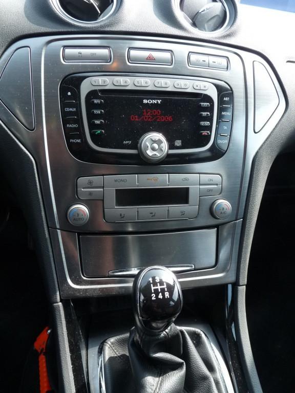 Ford Mondeo Wagon 2.0-16V Titanium, zwart metallic