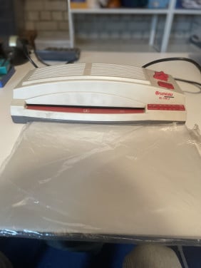 Te lamineer apparaat A4 met hoezen